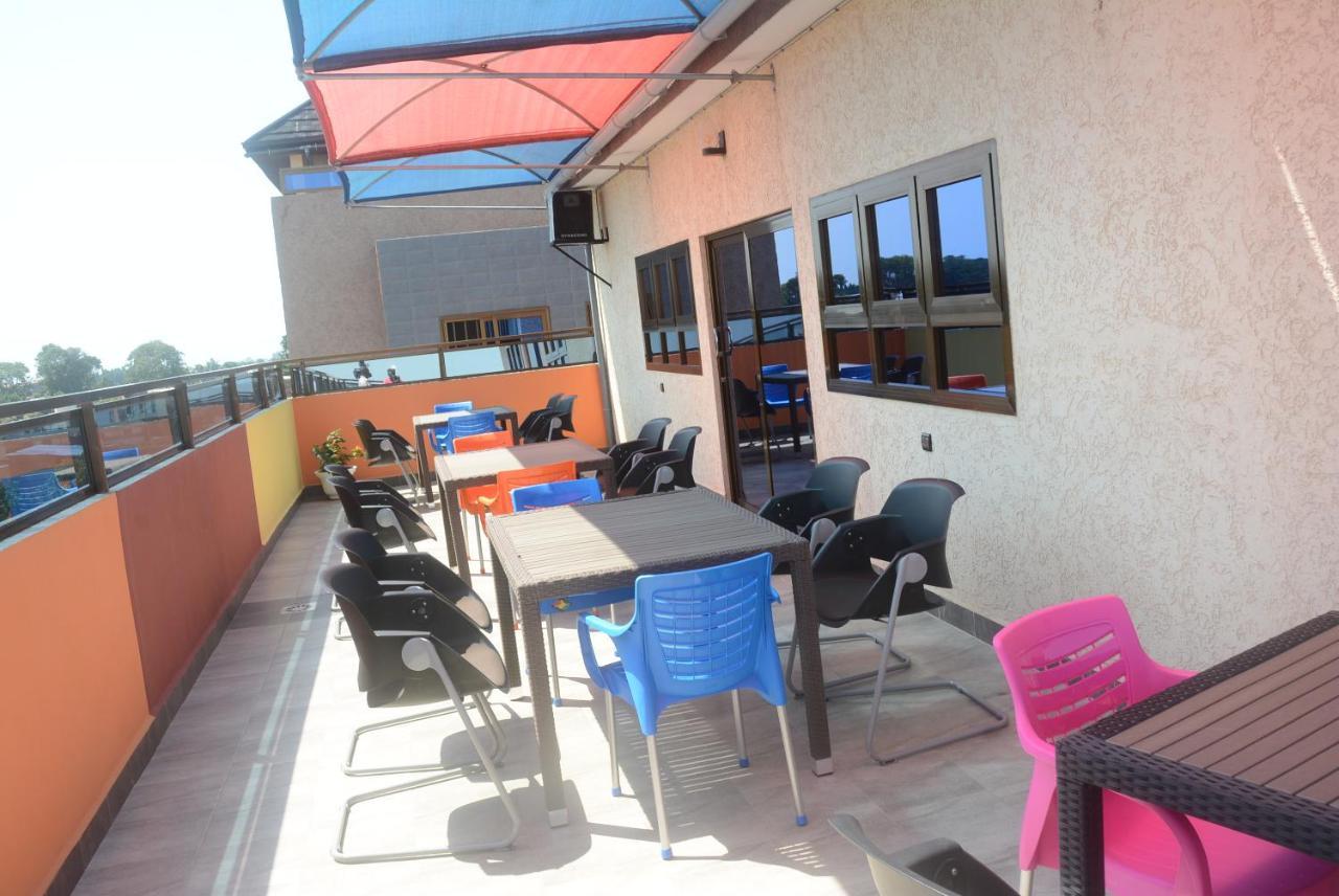 Royal Blue Guest House & Bar Ломе Экстерьер фото