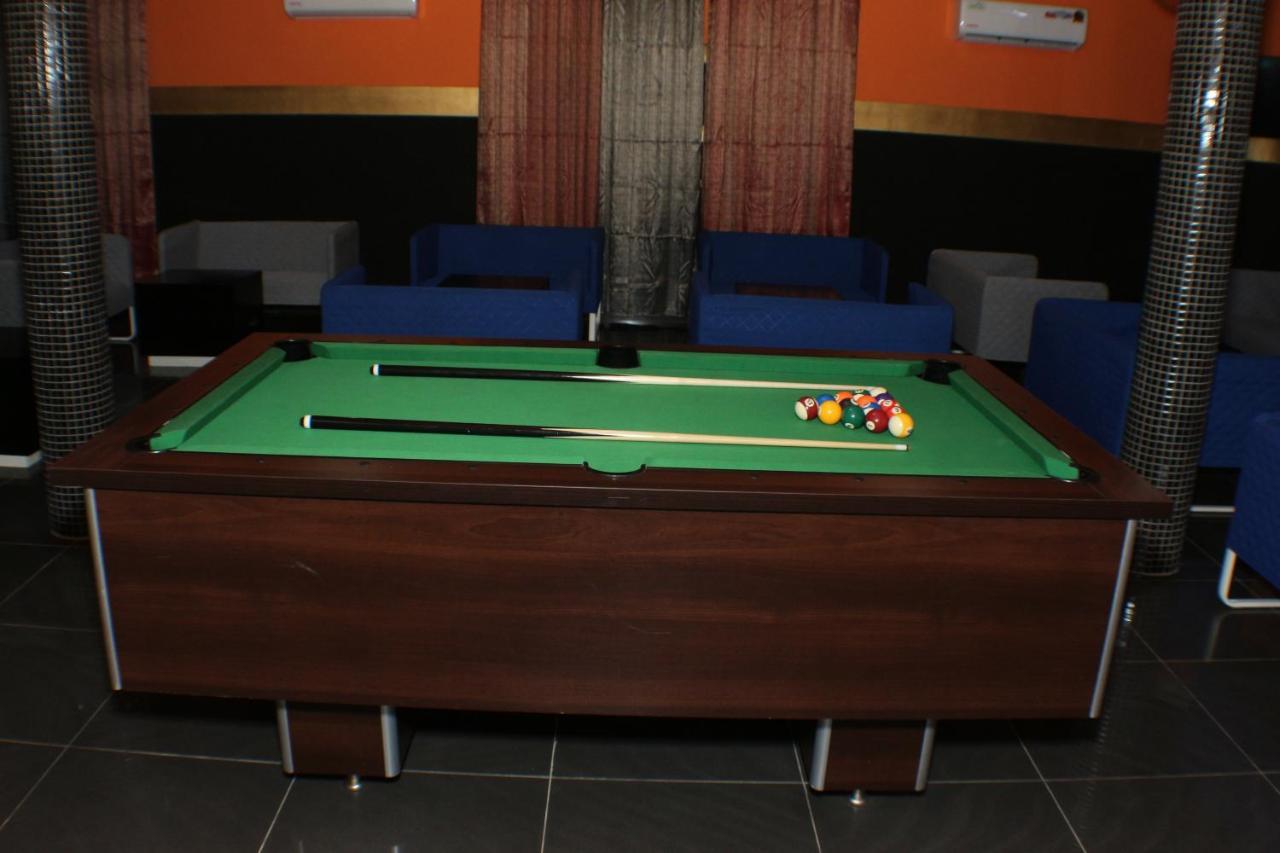 Royal Blue Guest House & Bar Ломе Экстерьер фото