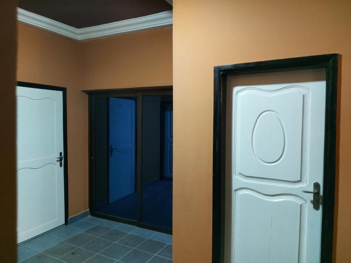 Royal Blue Guest House & Bar Ломе Экстерьер фото