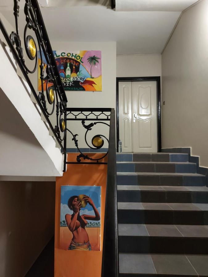 Royal Blue Guest House & Bar Ломе Экстерьер фото