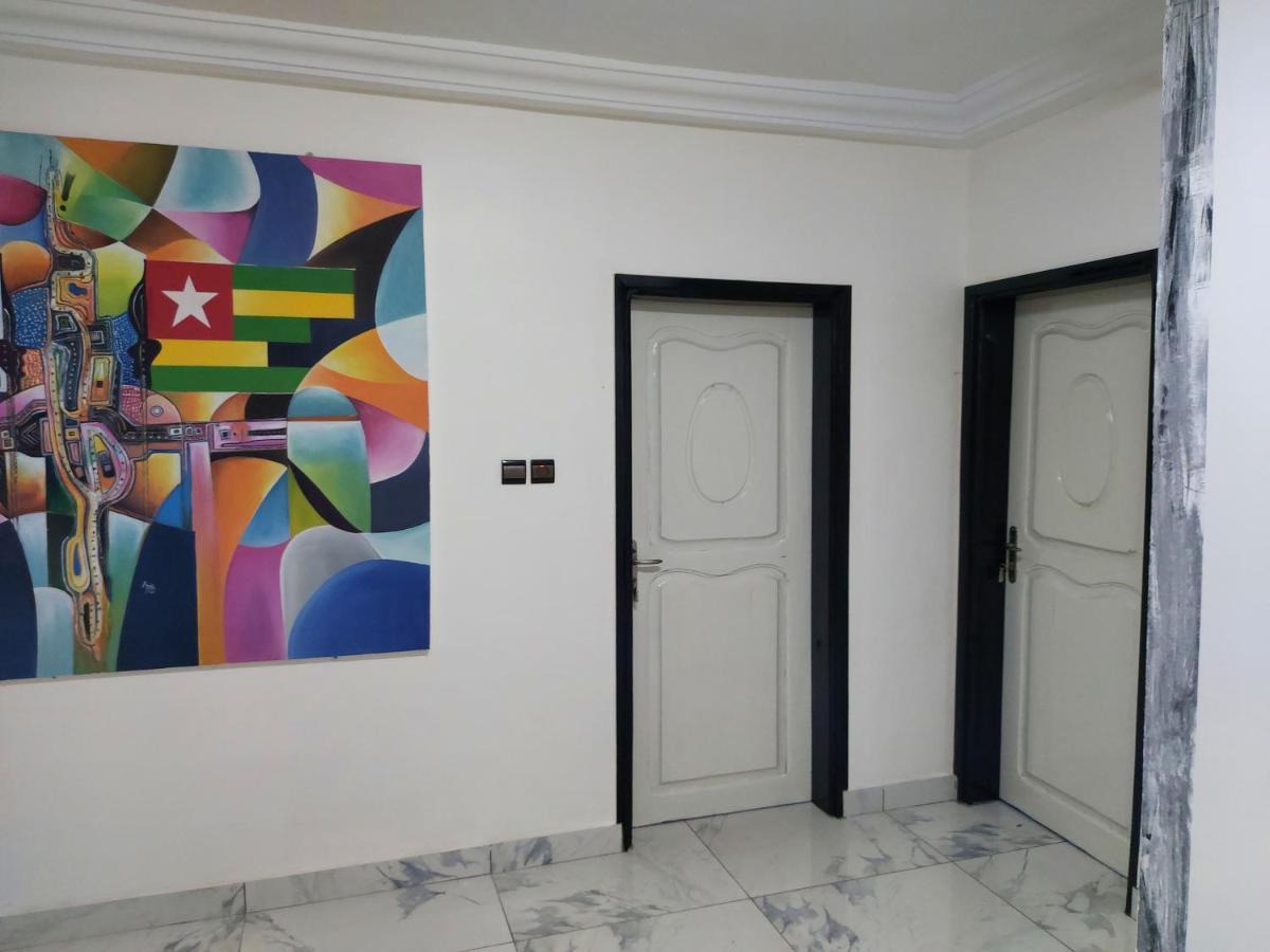 Royal Blue Guest House & Bar Ломе Экстерьер фото