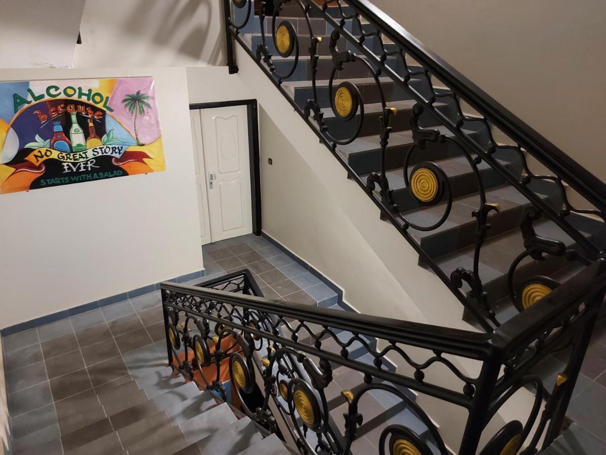 Royal Blue Guest House & Bar Ломе Экстерьер фото