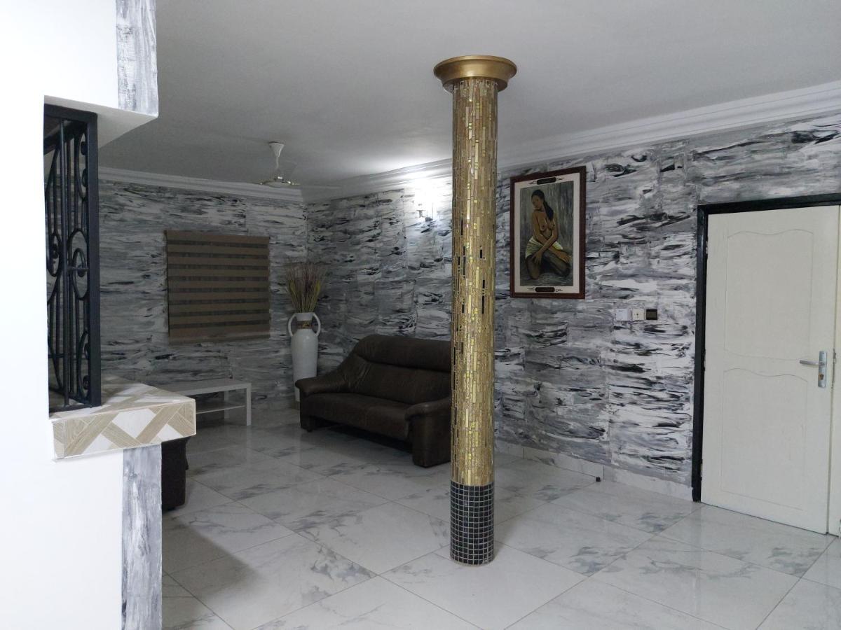 Royal Blue Guest House & Bar Ломе Экстерьер фото