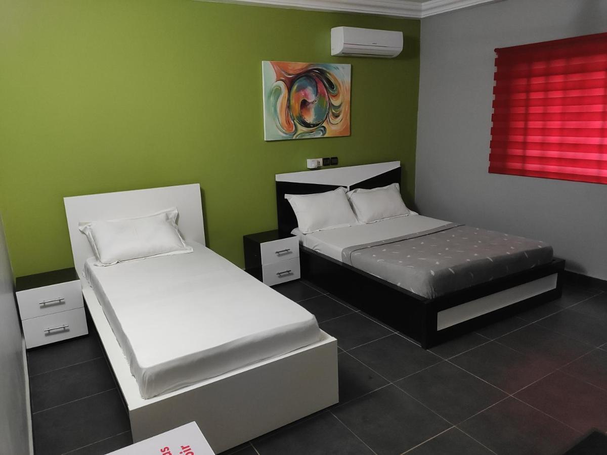 Royal Blue Guest House & Bar Ломе Экстерьер фото