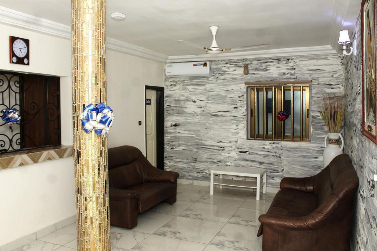 Royal Blue Guest House & Bar Ломе Экстерьер фото