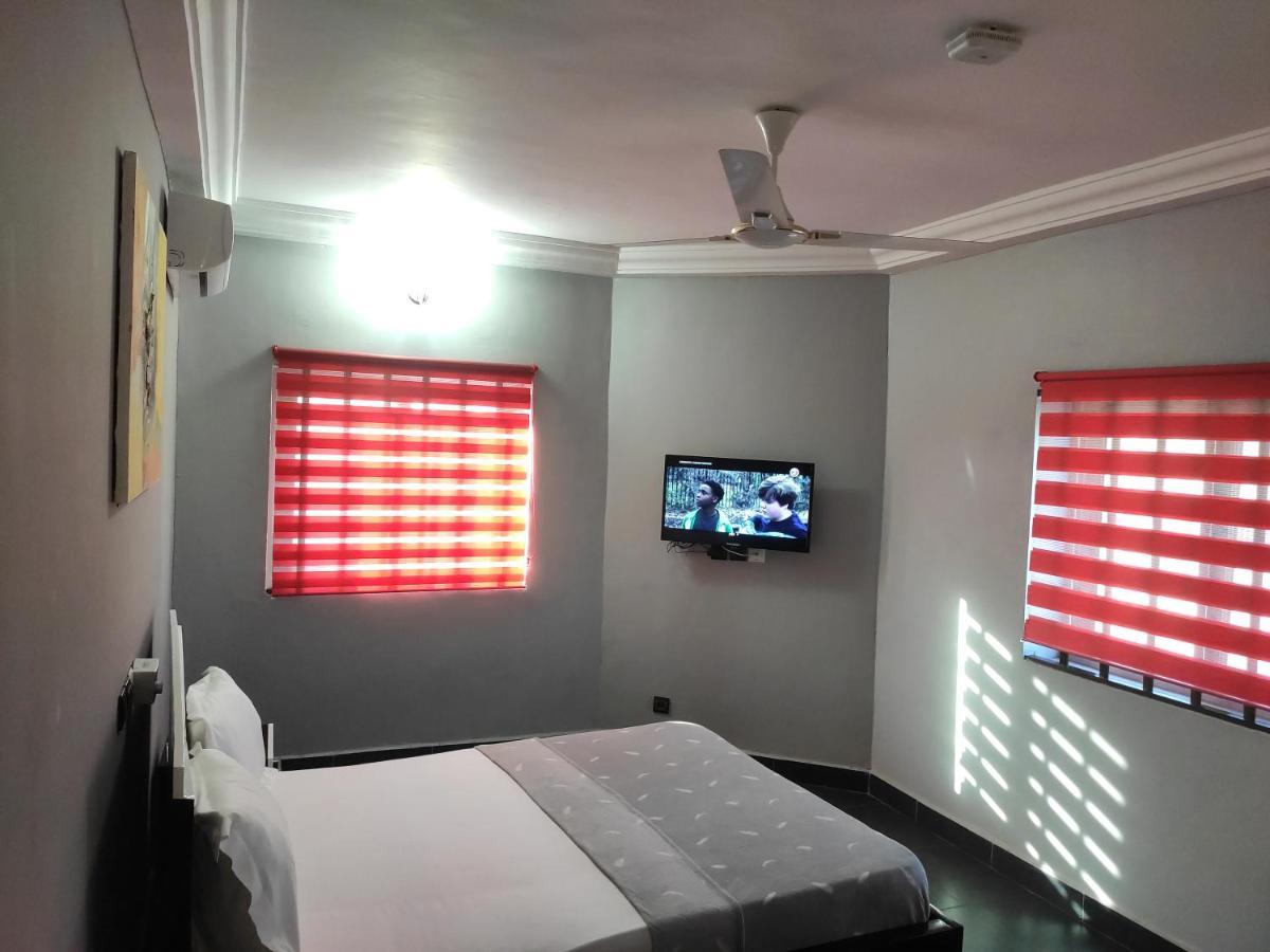 Royal Blue Guest House & Bar Ломе Экстерьер фото